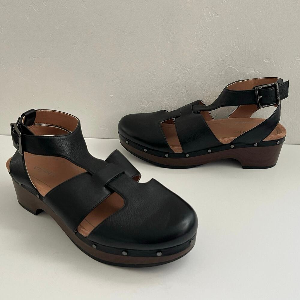 Vionic Faye T-Strap Leather Clog Sandals Size 7 Black Studded Woven Strappy